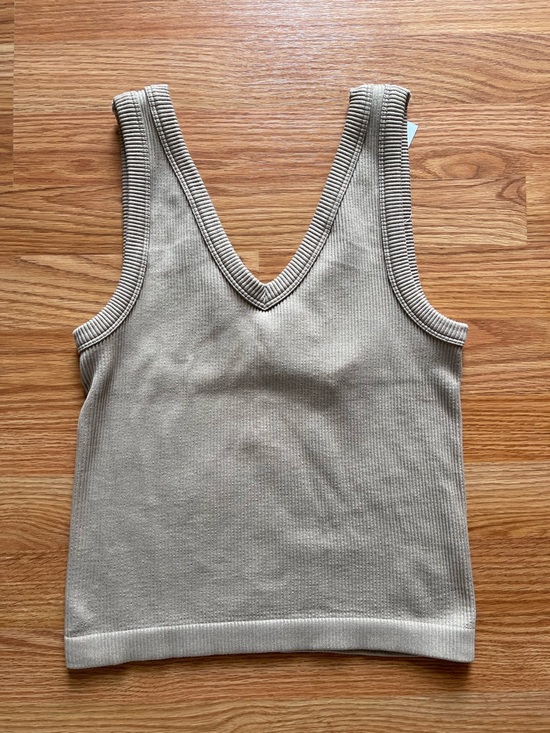 Old Navy Tops - NWT Old Navy Exhale Seamless V-Neck Tank